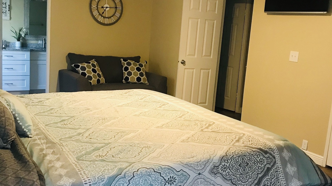 Photo of Bedroom in Weeki Wachee Gardens