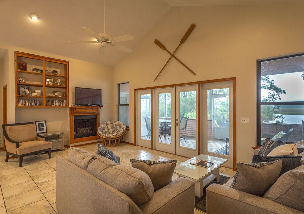 Photo of Livingroom in Carrabelle