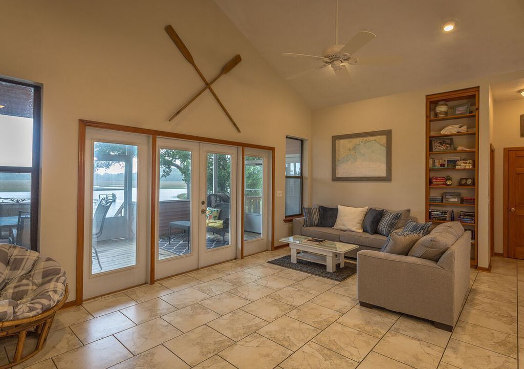 Photo of Livingroom in Carrabelle