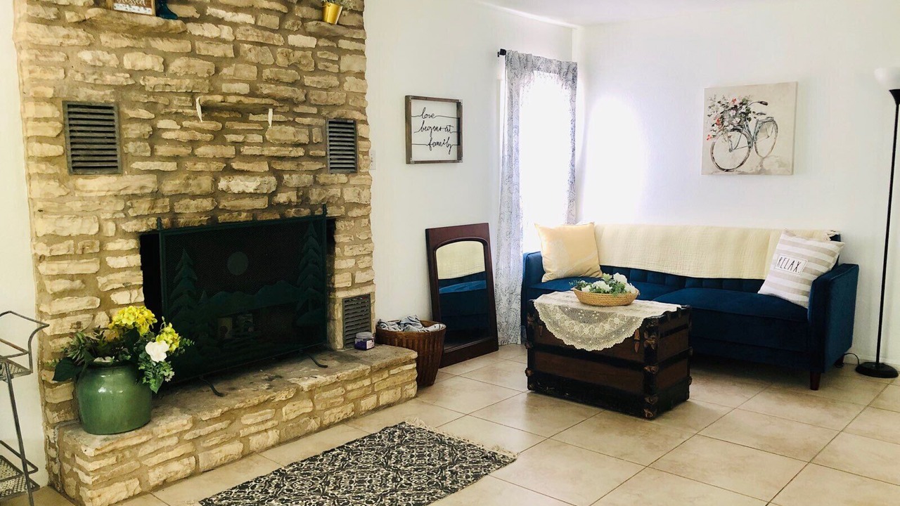 Photo of Livingroom in Pedernales Bend