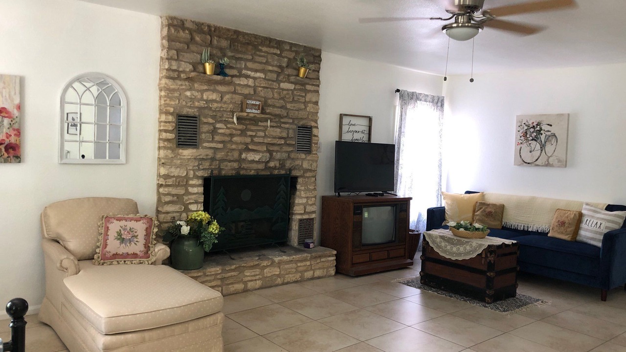 Photo of Livingroom in Pedernales Bend
