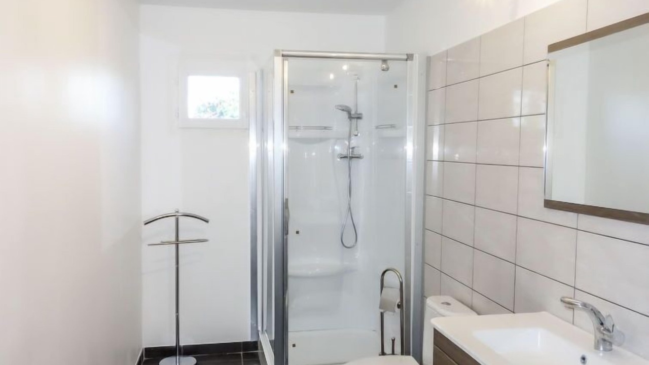 Photo of Bathroom in Saint-Laurent-d'Aigouze