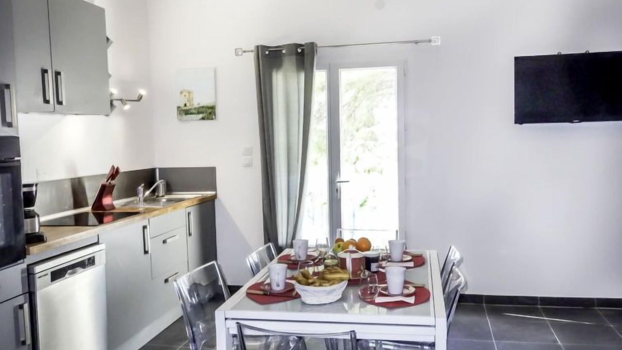 Photo of Bedroom in Saint-Laurent-d'Aigouze