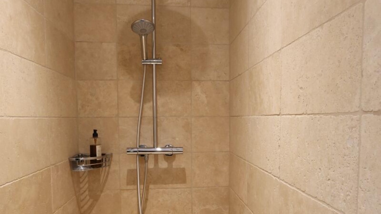 Photo of Bathroom in Saint-Fargeau