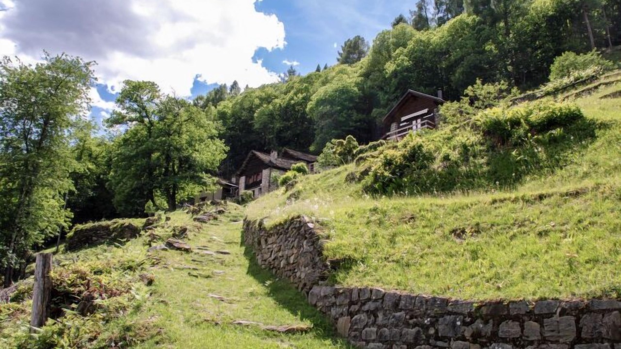 Photo of Outdoor in Semione