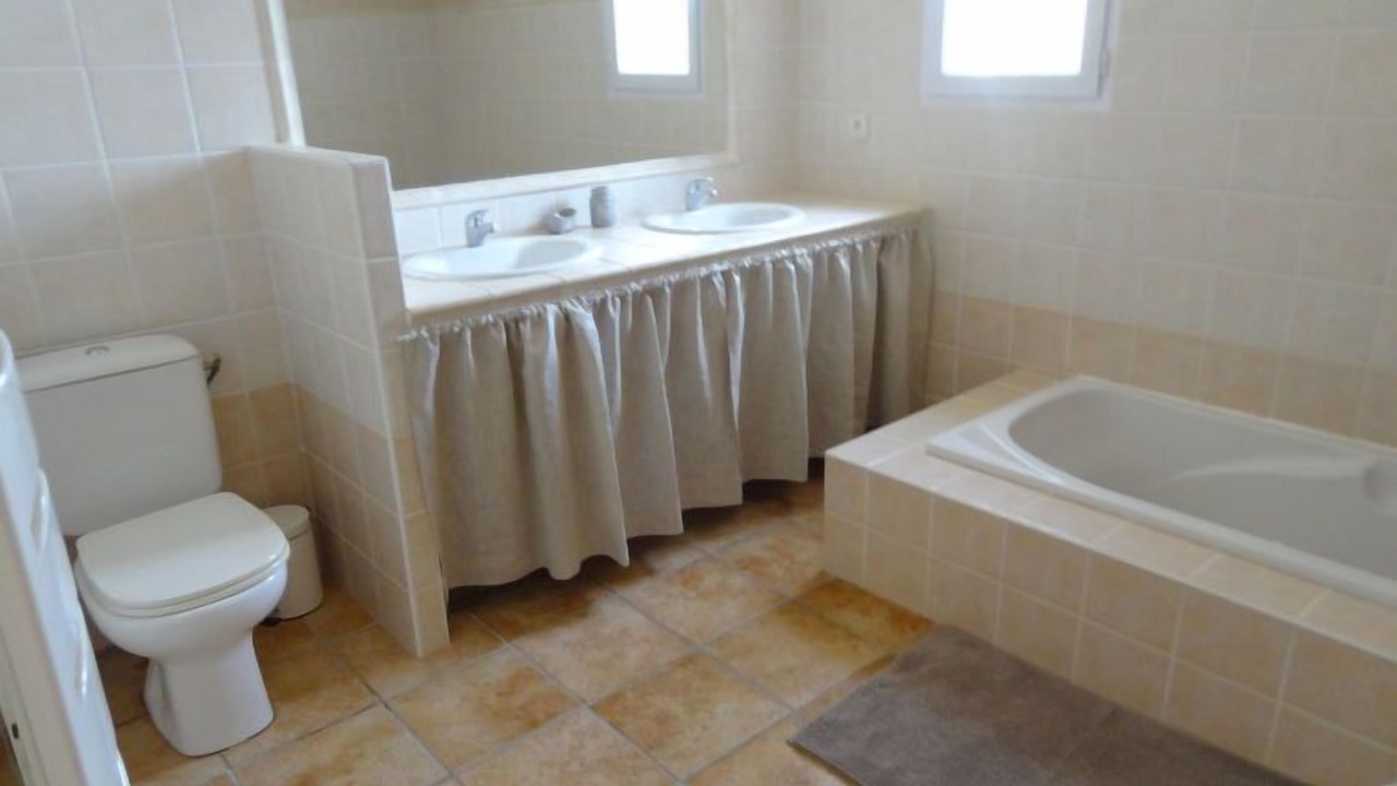 Photo of Bathroom in Eyragues