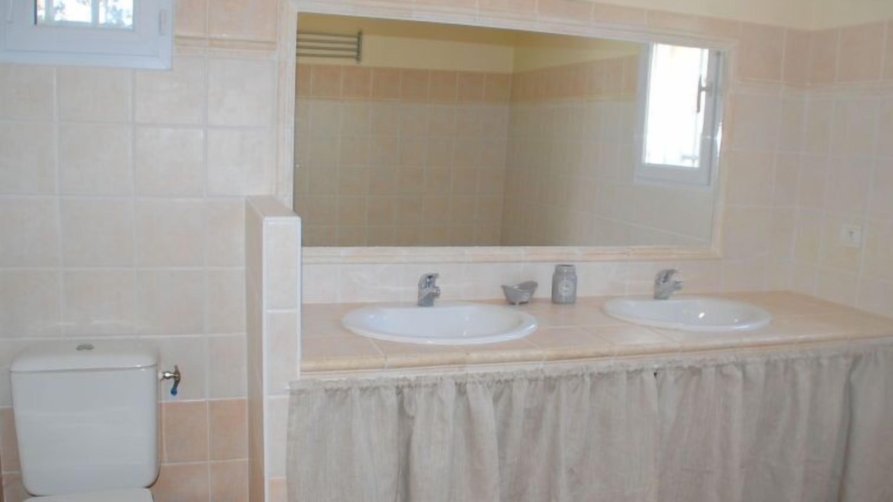 Photo of Bathroom in Eyragues