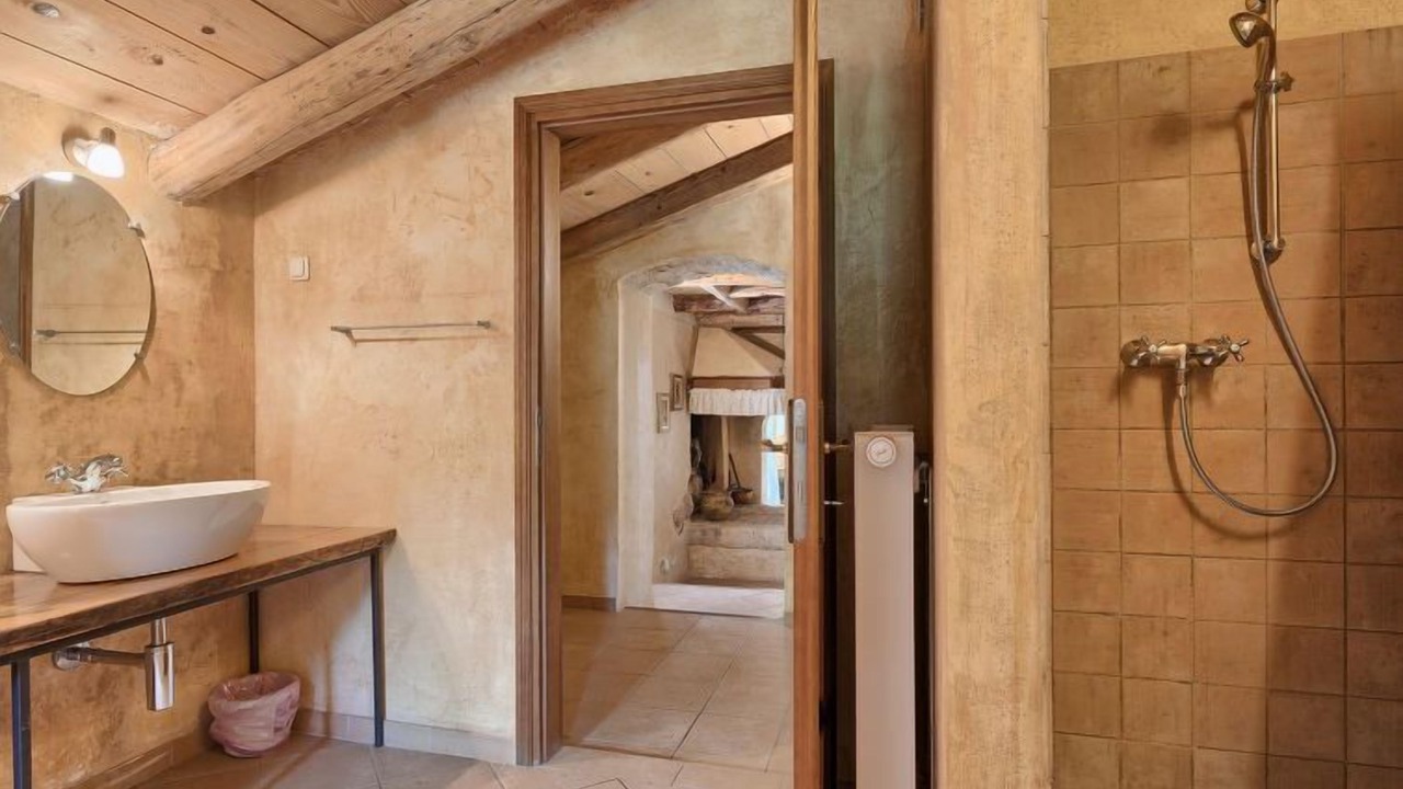 Photo of Bathroom in Gajana