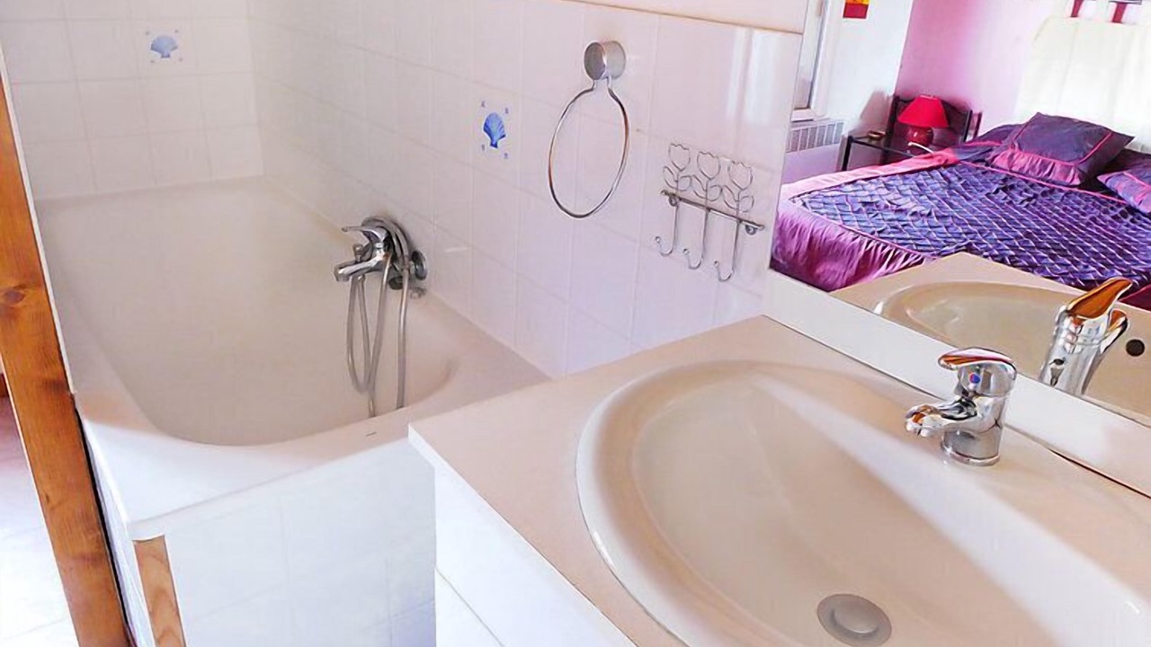 Photo of Bathroom in Condeon