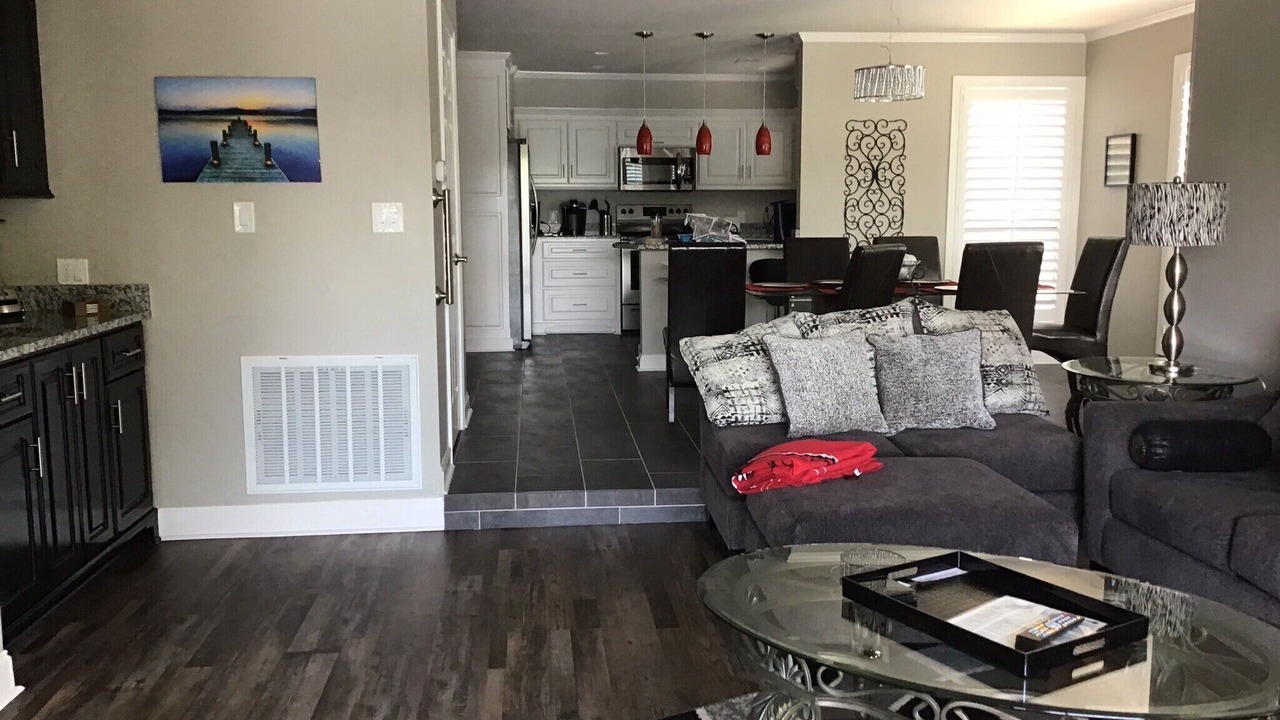 Photo of Livingroom in Mid America