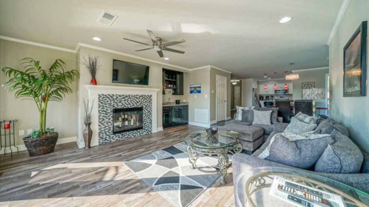 Photo of Livingroom in Mid America