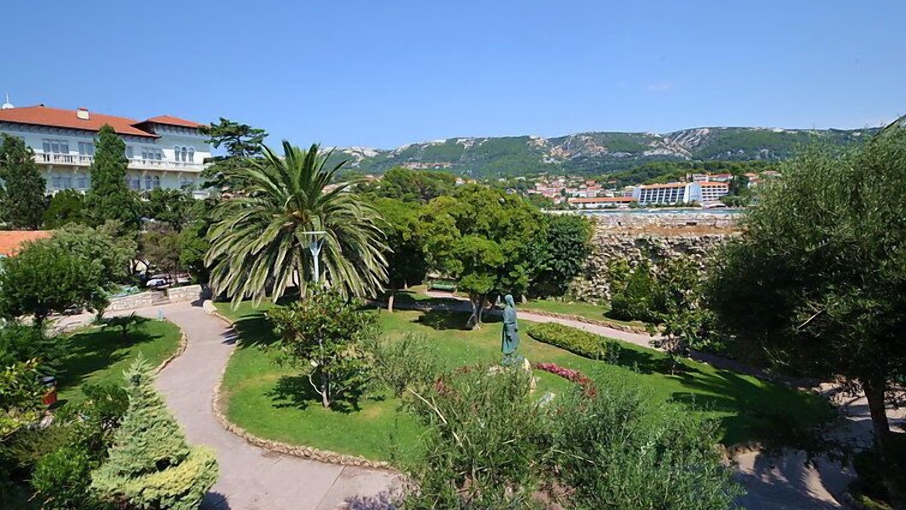 Photo of Outdoor in Banjol
