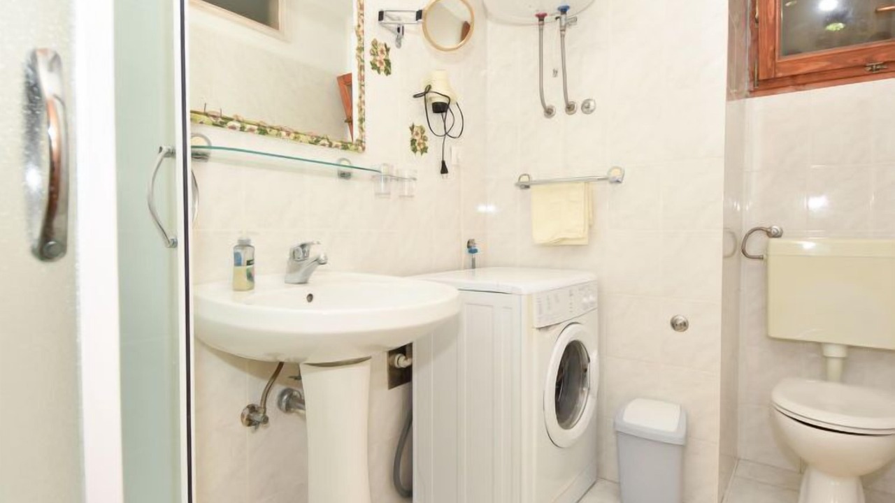Photo of Bathroom in Mali Iz