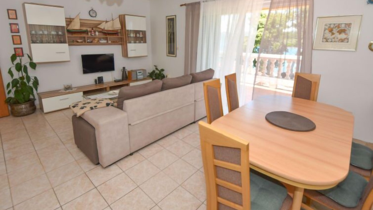 Photo of Livingroom in Mali Iz