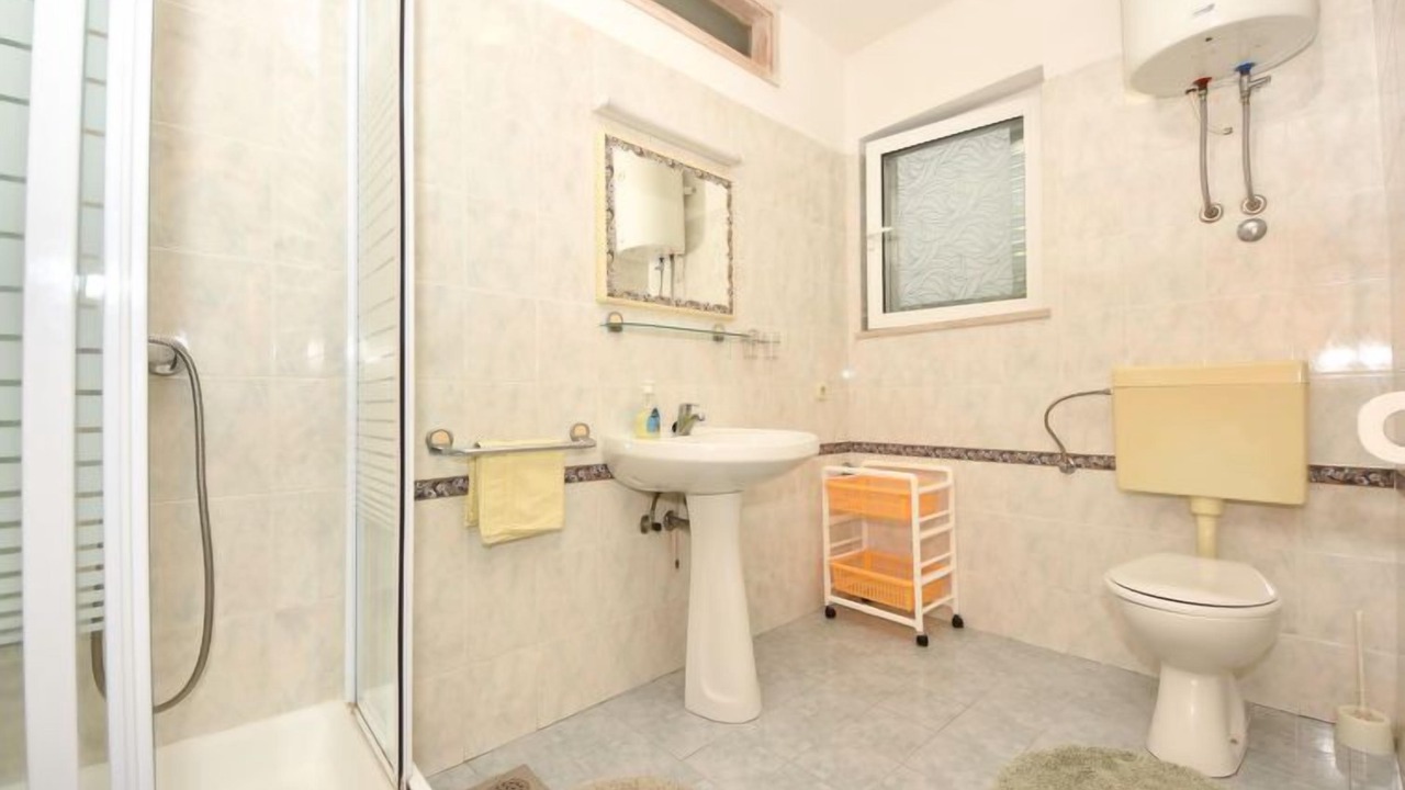 Photo of Bathroom in Mali Iz