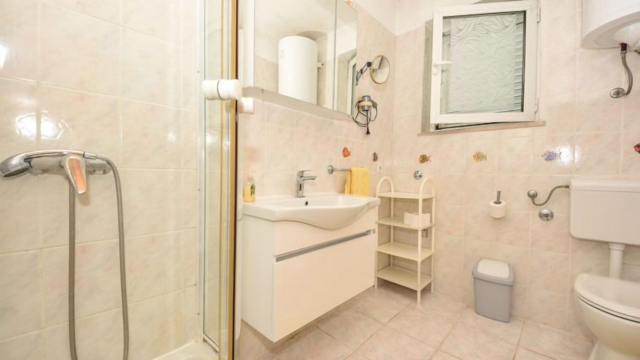 Photo of Bathroom in Mali Iz