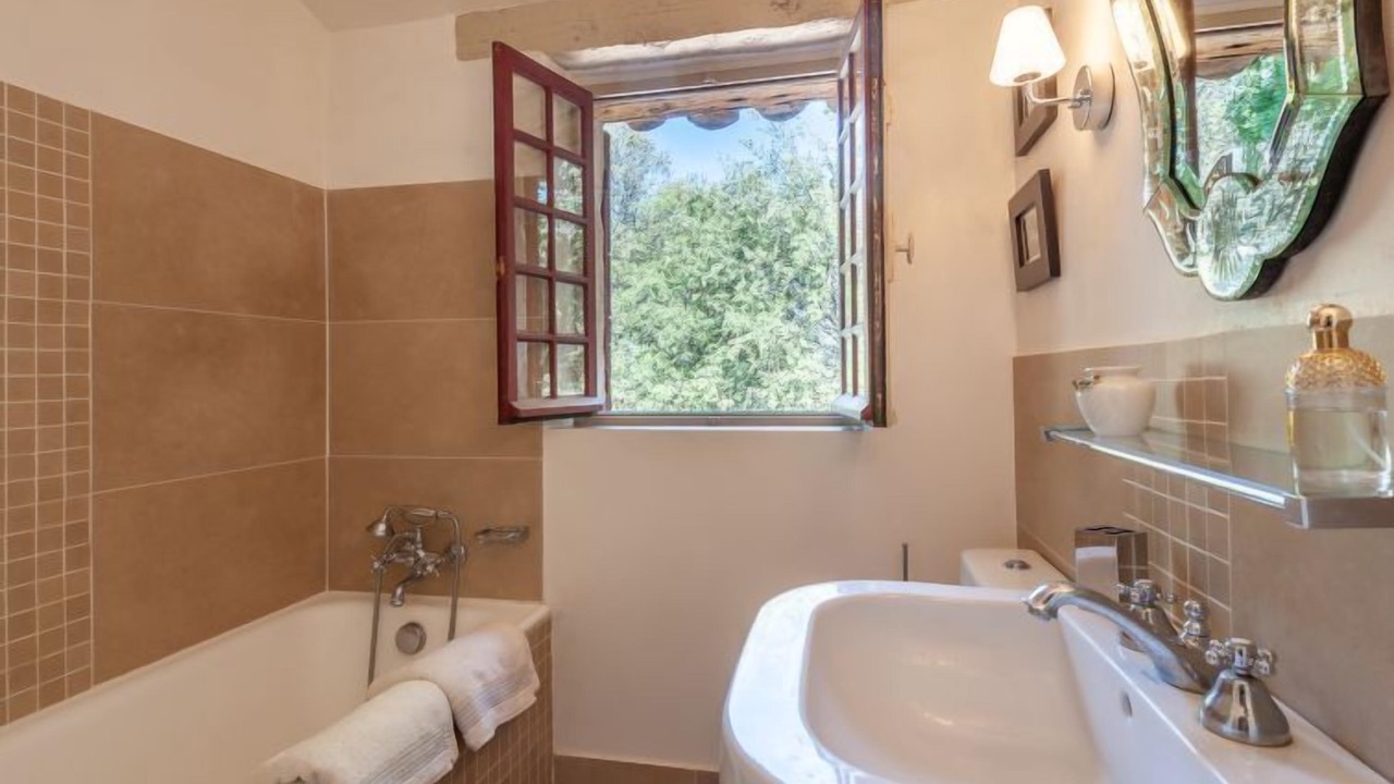 Photo of Bathroom in Menerbes