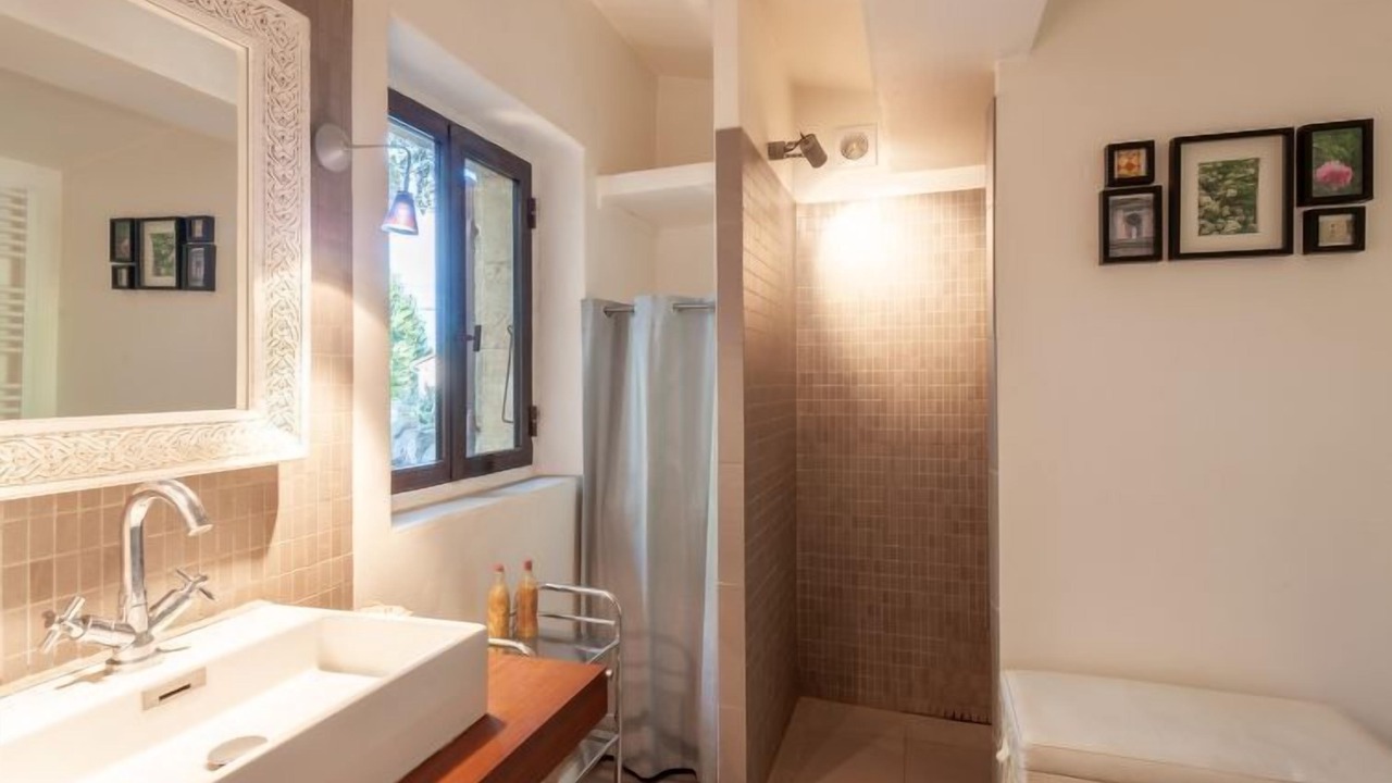 Photo of Bathroom in Menerbes