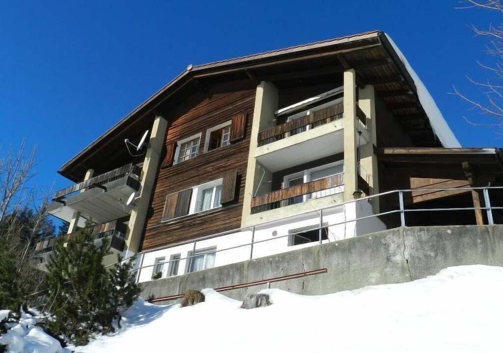 Photo of Buildings in Saanenmoeser