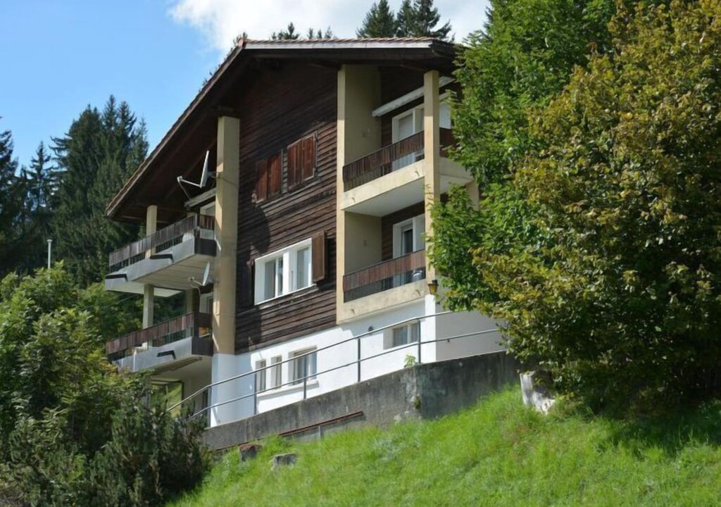 Photo of Buildings in Saanenmoeser