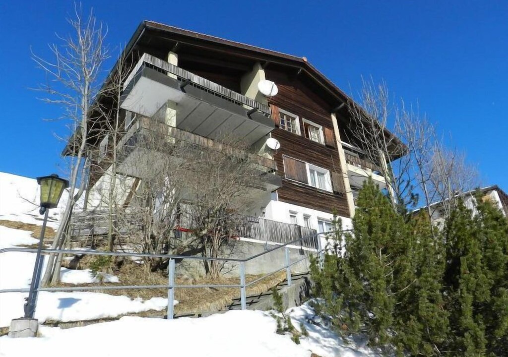 Photo of Buildings in Saanenmoeser