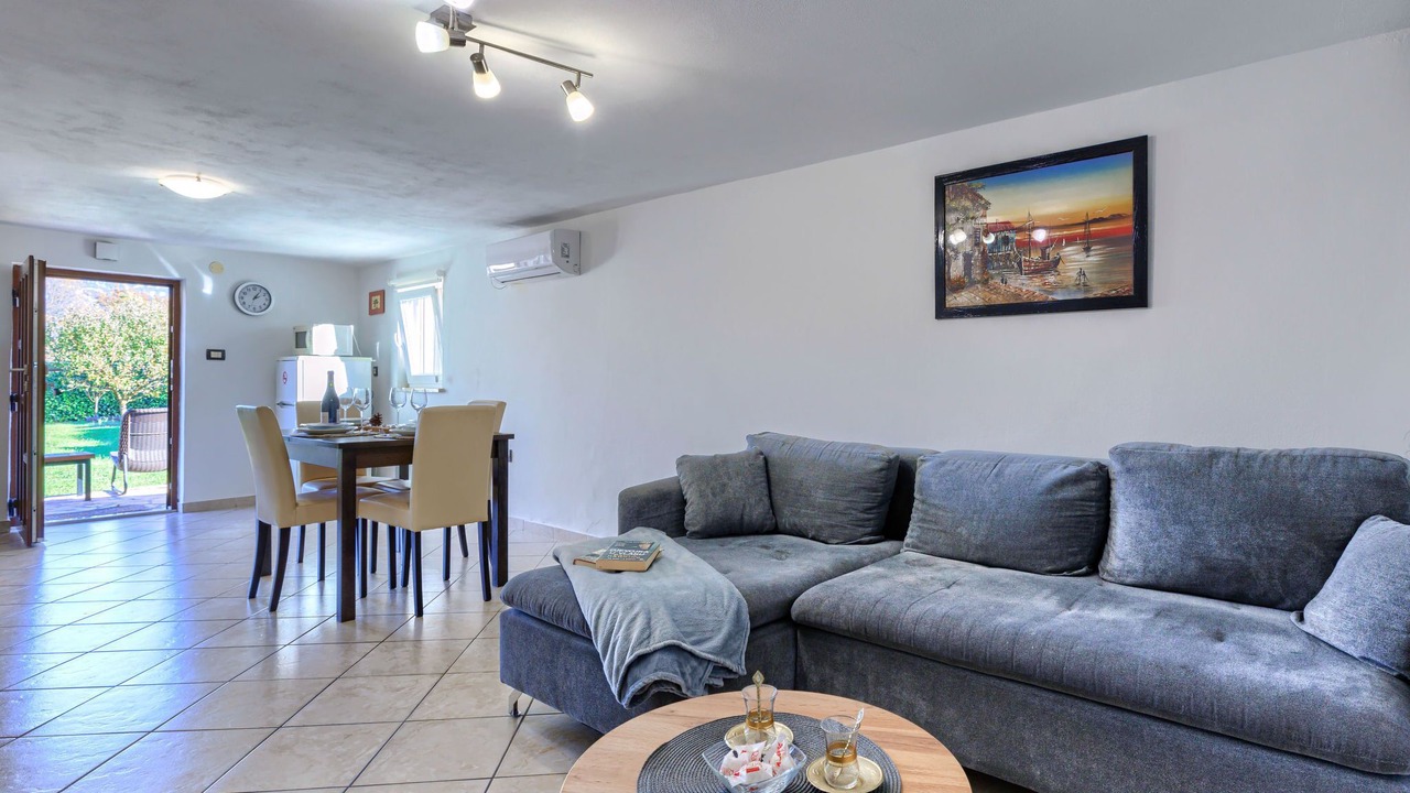 Photo of Livingroom in Krsan