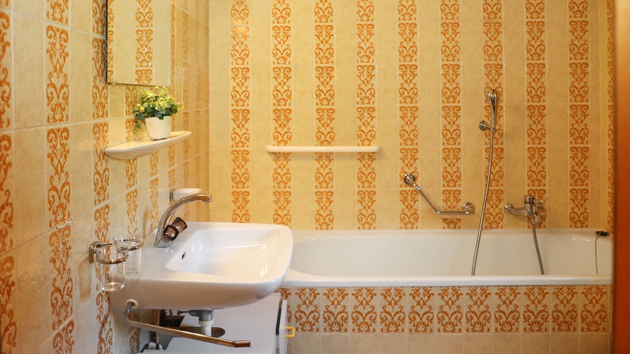 Photo of Bathroom in Lens