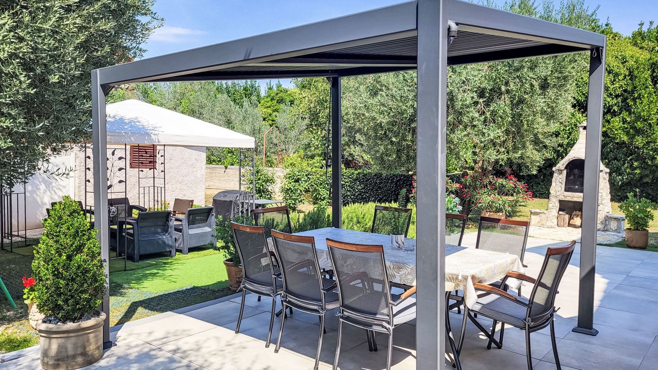 Photo of Outdoor in Petrcane