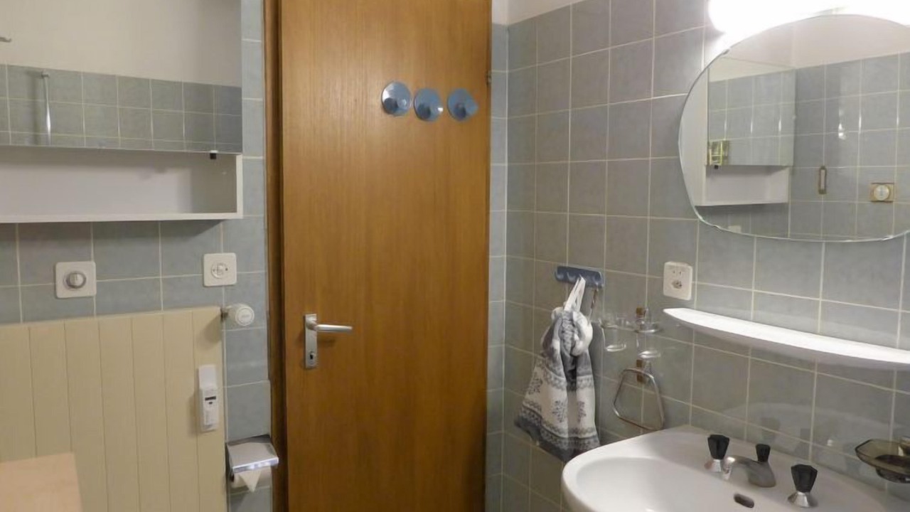 Photo of Bathroom in Lens