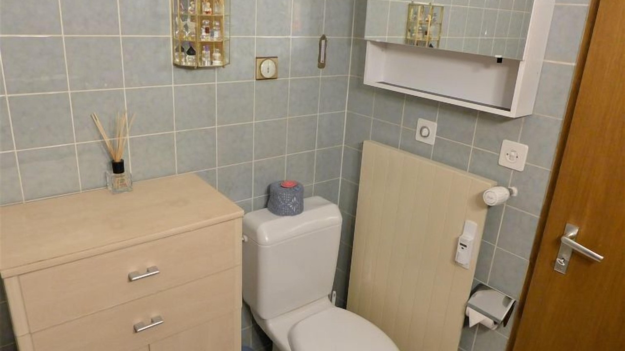 Photo of Bathroom in Lens