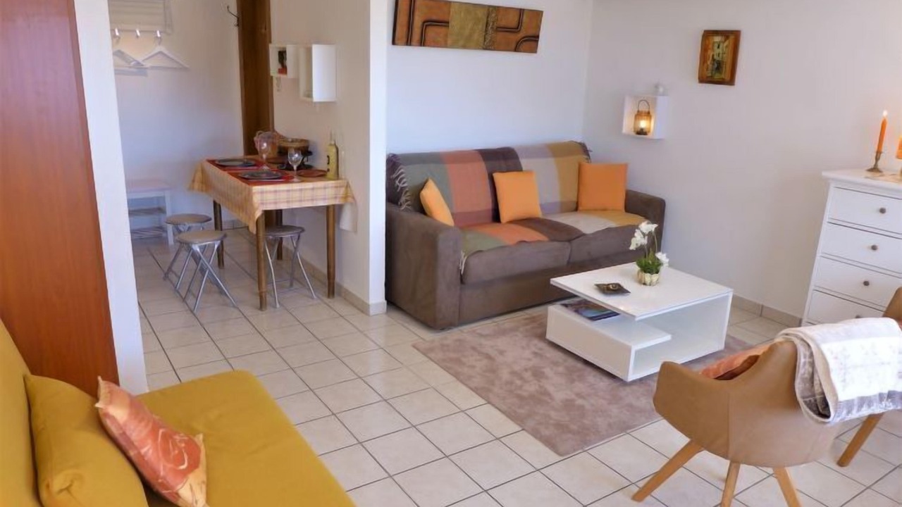 Photo of Livingroom in Lens