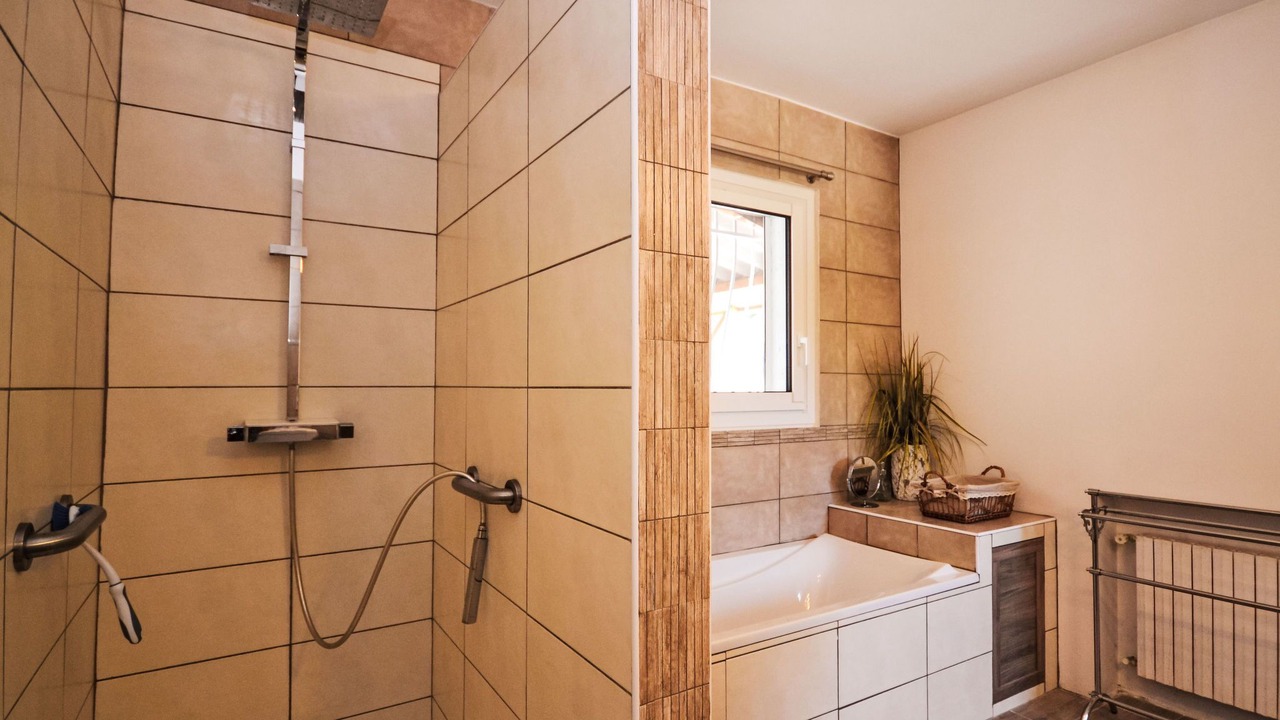 Photo of Bathroom in Morieres-les-Avignon