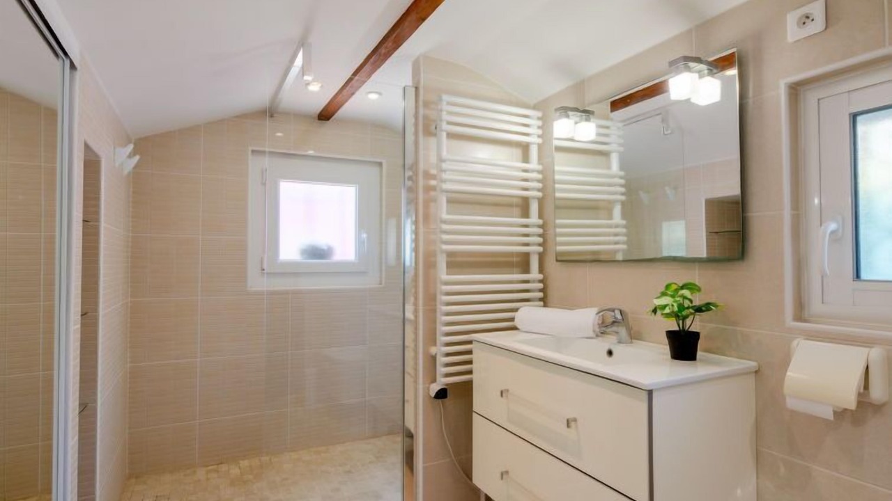 Photo of Bathroom in Plage de la Garonnette