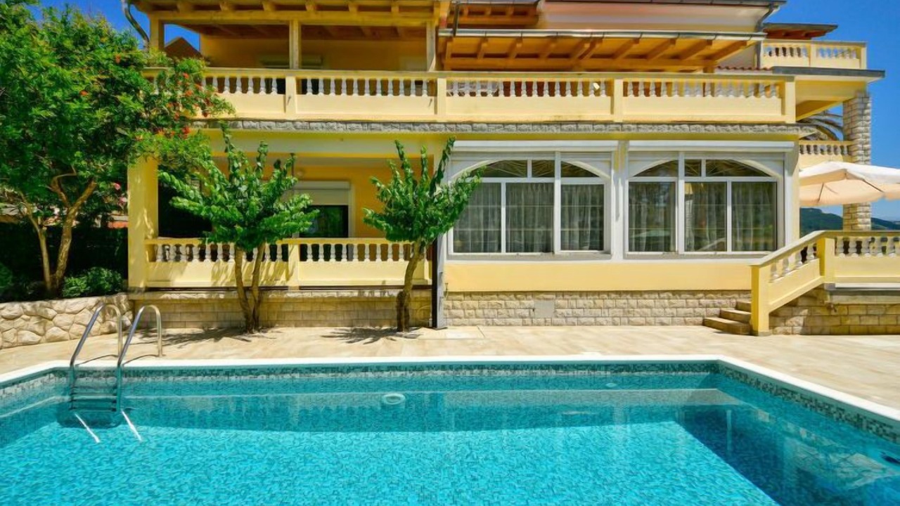 Photo of Outdoor in Banjol