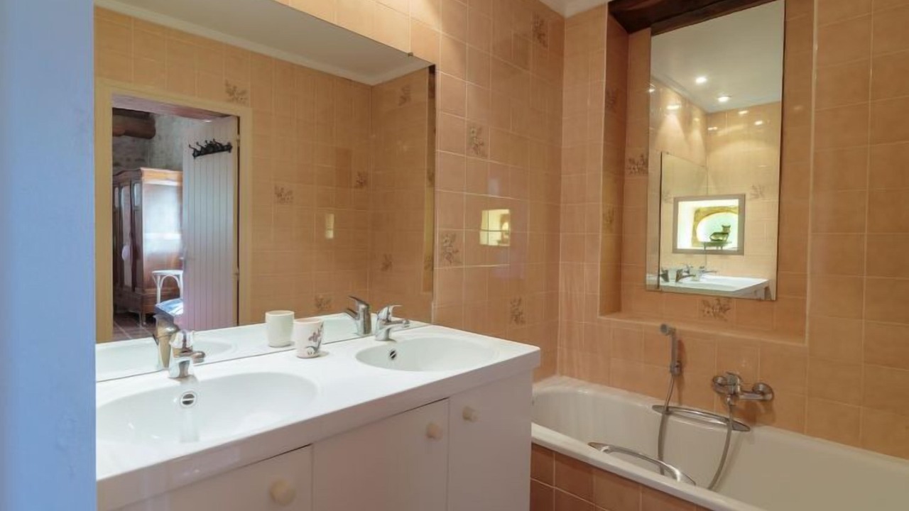 Photo of Bathroom in Payroux