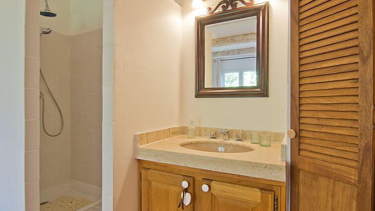 Photo of Bathroom in Lagnes