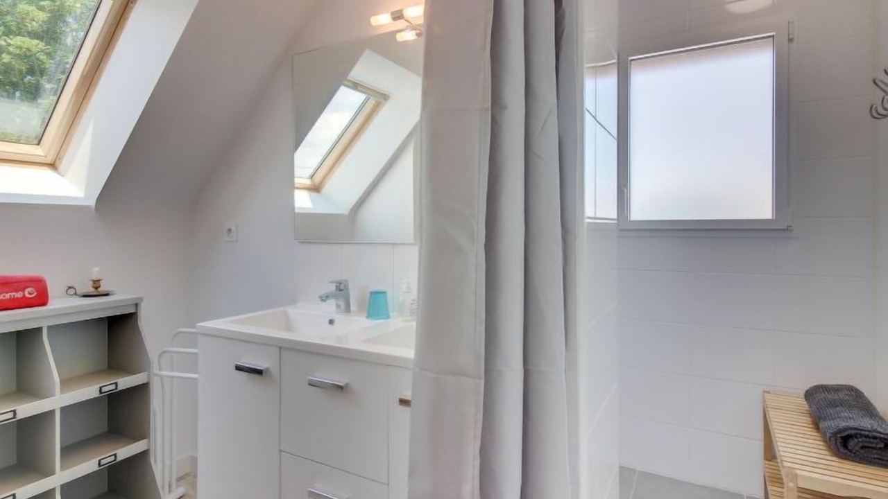 Photo of Bathroom in Saint-Lunaire