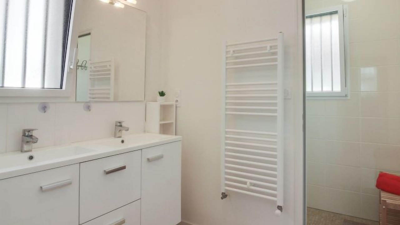 Photo of Bathroom in Saint-Lunaire