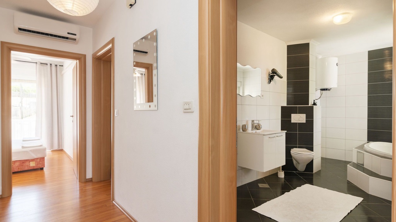 Photo of Bathroom in Slatine