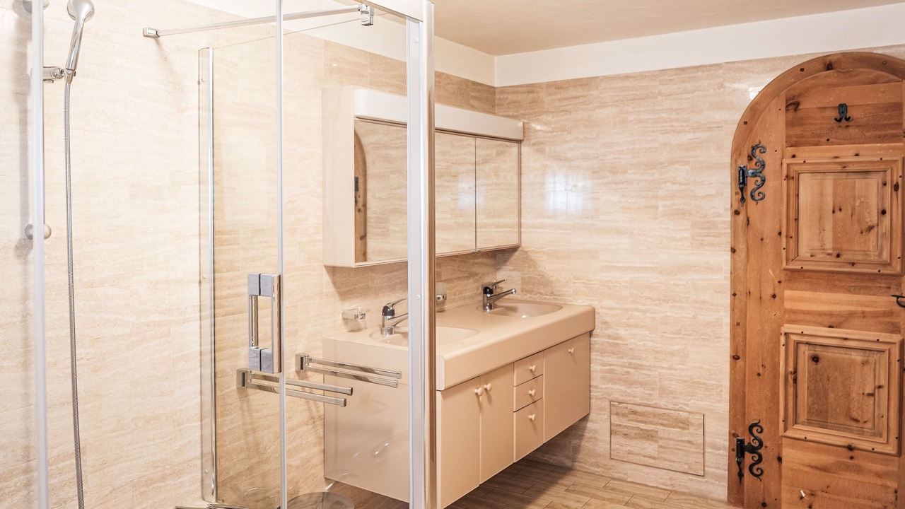 Photo of Bathroom in Zuoz