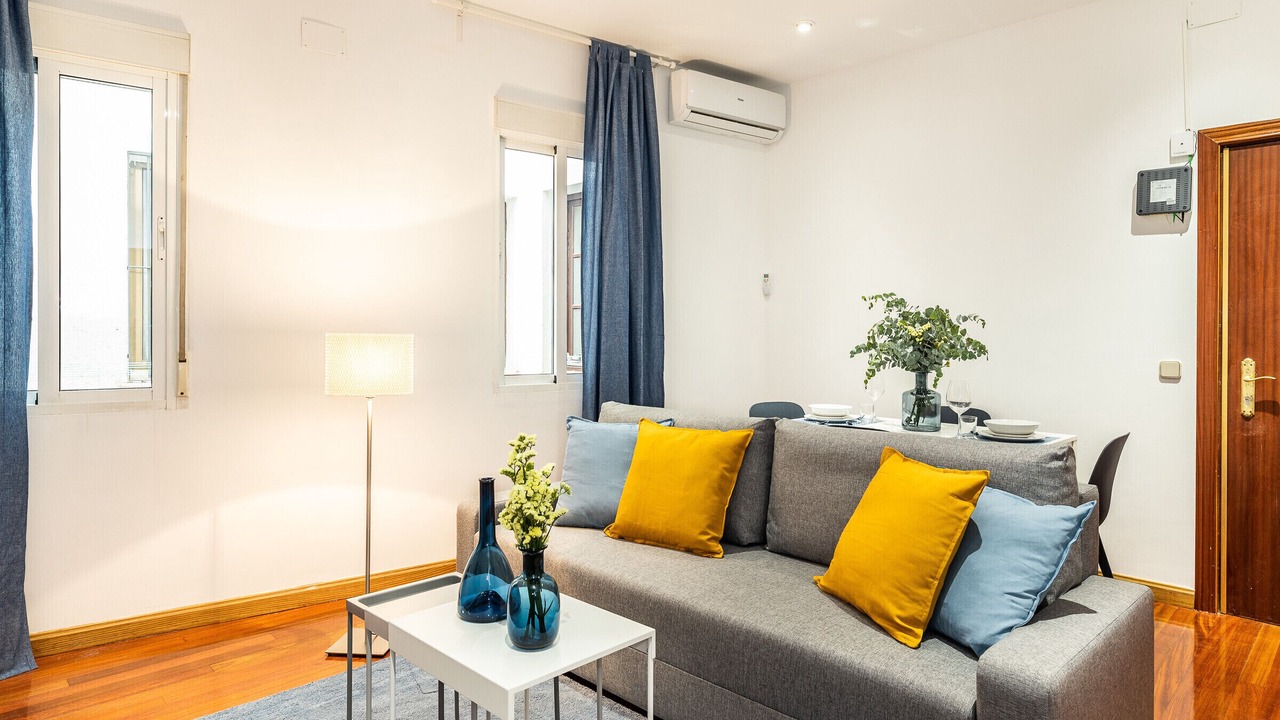 Photo of Livingroom in Golden Triangle of Art