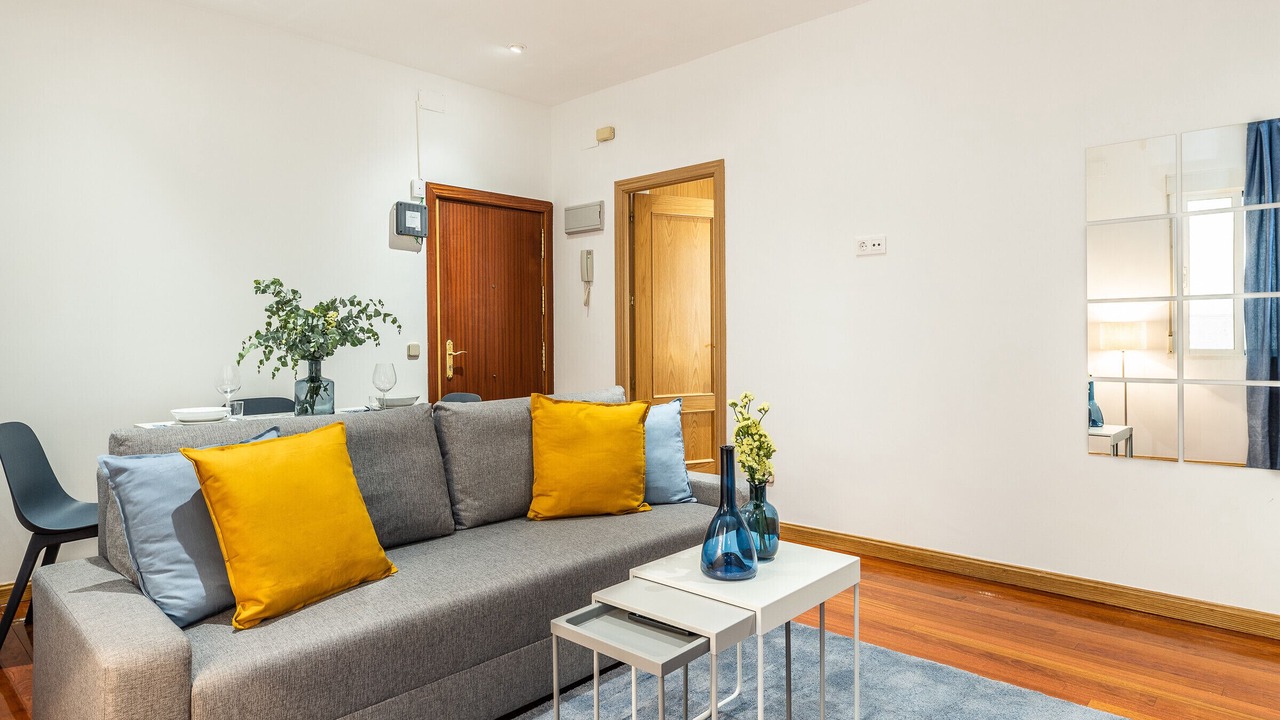 Photo of Livingroom in Golden Triangle of Art