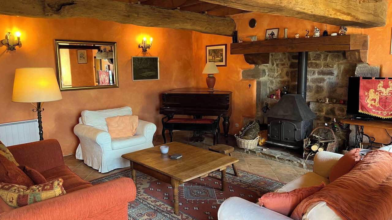 Photo of Livingroom in Saint-Denis-le-Gast