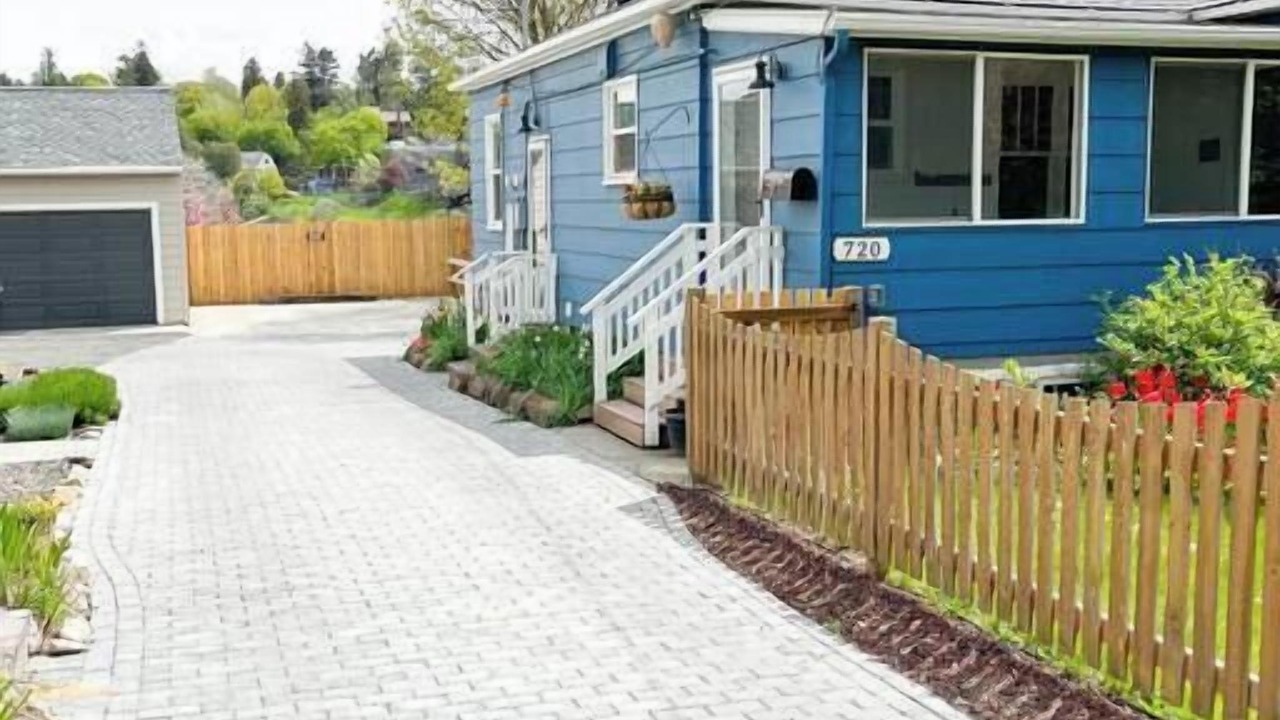 Photo of Others in Pullman