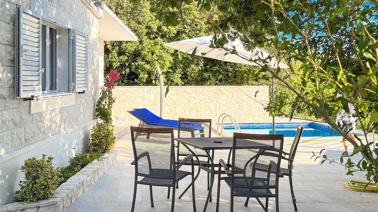 Photo of Outdoor in Bast