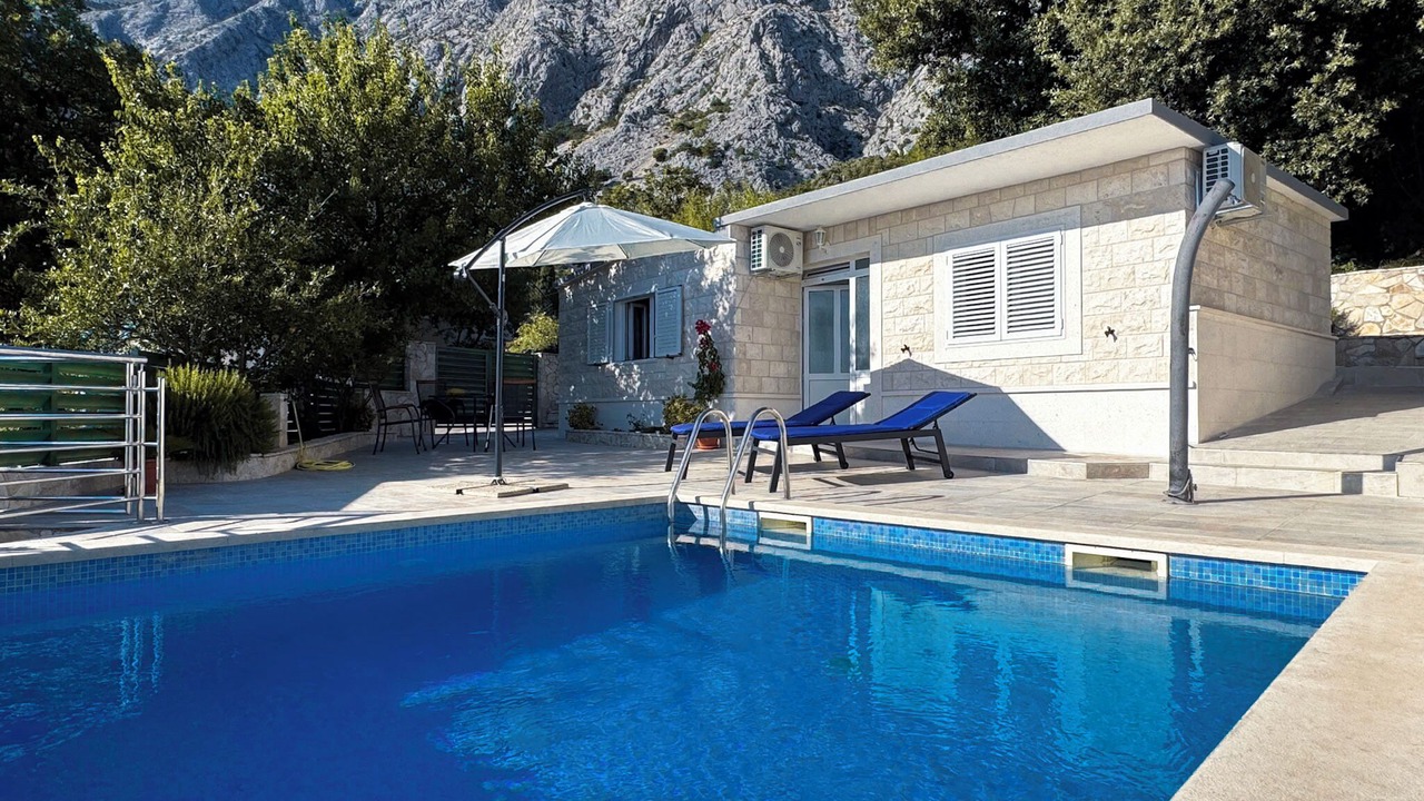 Photo of Outdoor in Bast