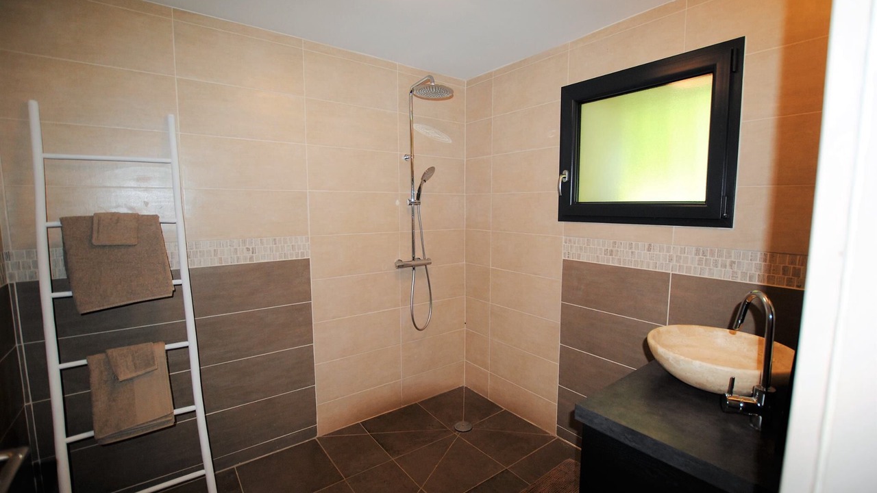 Photo of Bathroom in Barbonne-Fayel