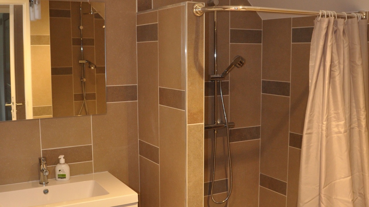 Photo of Bathroom in Camparan