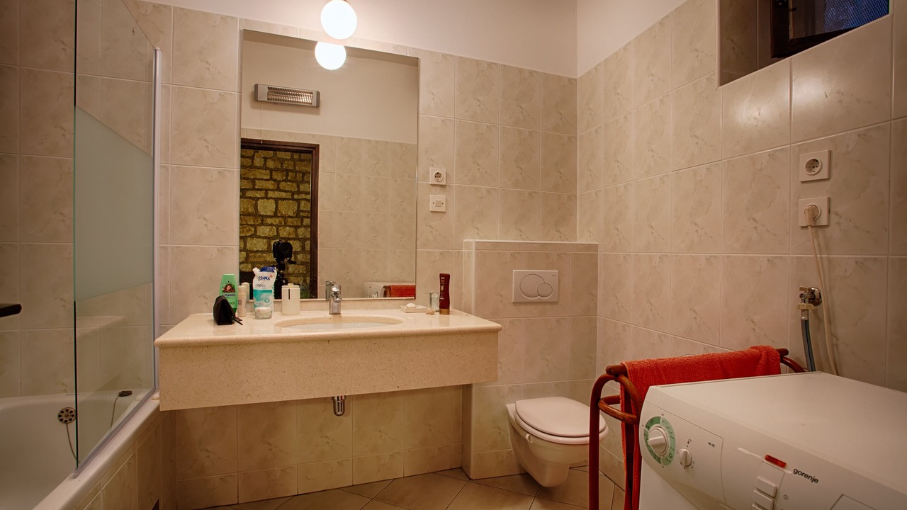Photo of Bathroom in Komiza