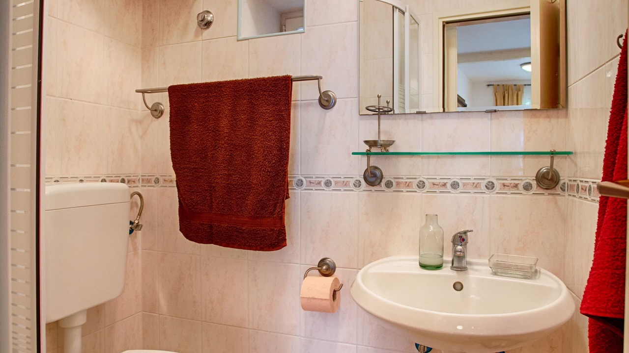 Photo of Bathroom in Komiza